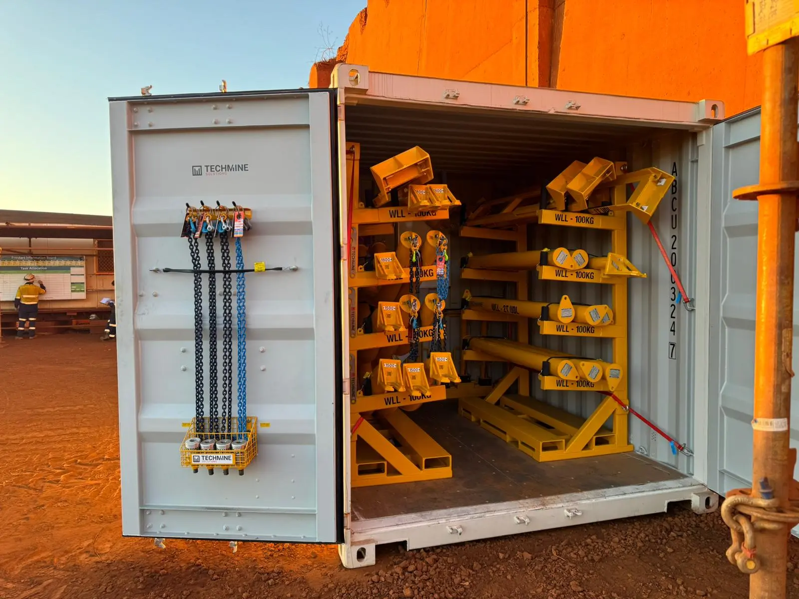 5S Container for storage of belt lifters and conveyor maintenance equipment
